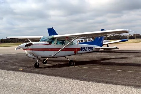 Single-engine training aircraft on the ramp